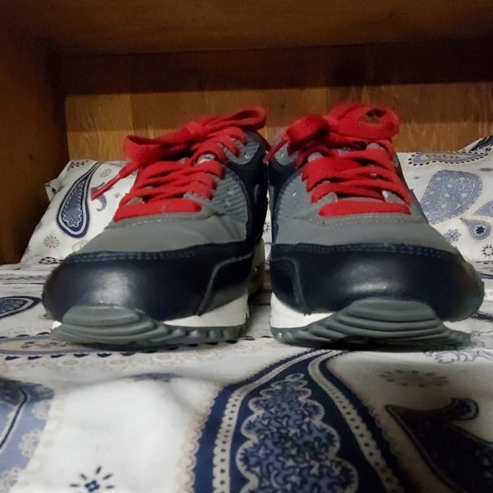 NIKE - Picture 2 of 8